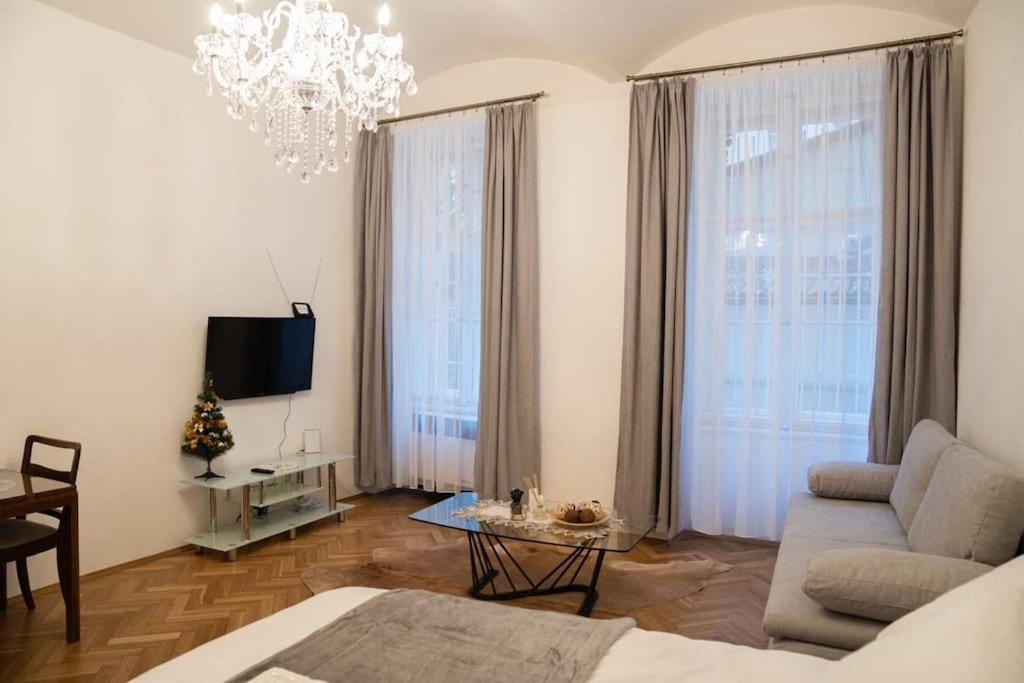 Cozy Flat By Wenceslas Square! — Photos 1